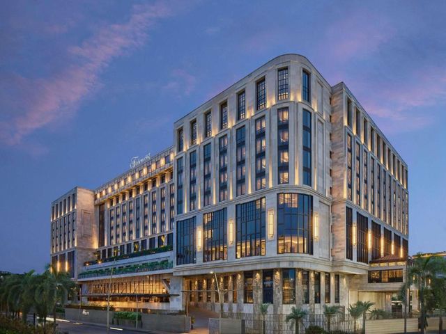 Fairmont Mumbai — 350 m from the airport