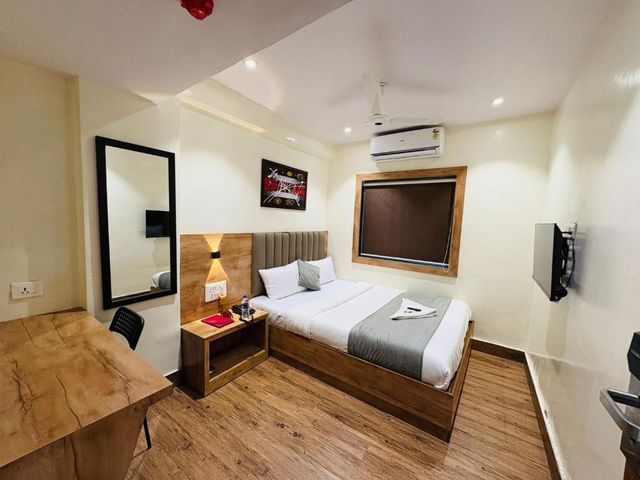 Hotel Airport Palace — 1.3 km away from University of Mumbai