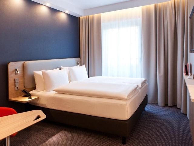 Holiday Inn Express Munich - Olympiapark by IHG — 1.5 km away from Olympiahalle