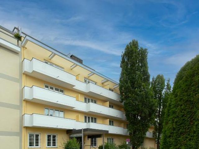 Hotel Biederstein am Englischen Garten — 1 km away from English Garden