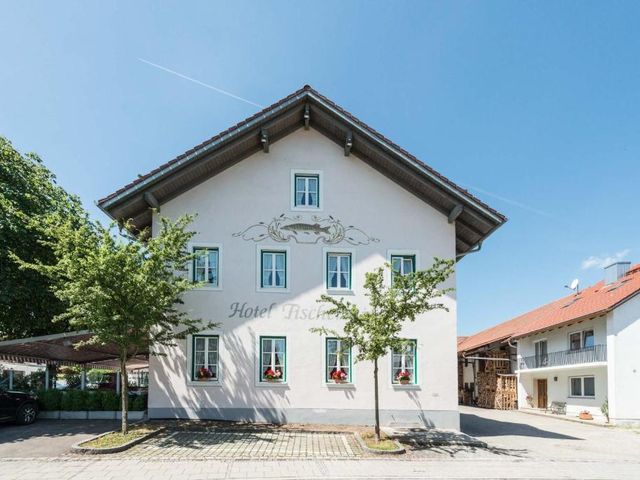 Hotel Fischerwirt — 3.7 km away from Allianz Arena