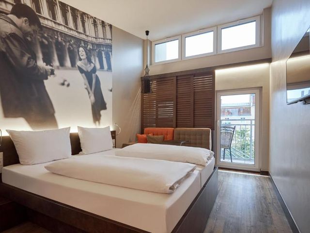 Hotel GIO — 800 m away from Oktoberfest Grounds