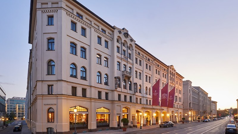 Hotel Vier Jahreszeiten Kempinski — Altstadt