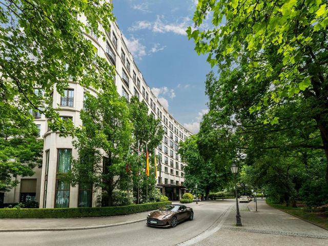 Rocco Forte The Charles Hotel — 700 m away from Technical University of Munich