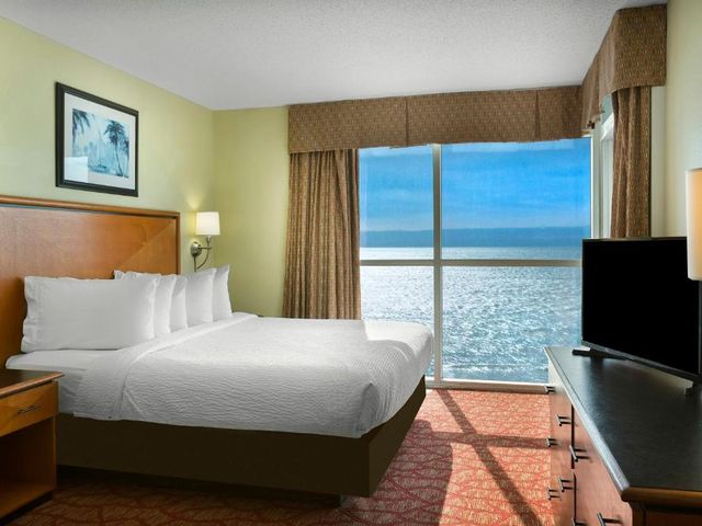 Bay View Resort Myrtle Beach — 250 m away from Myrtle Beach Boardwalk