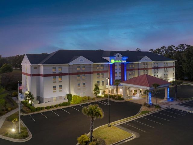 Holiday Inn Express Myrtle Beach-Broadway at the Beach by IHG — 500 m away from Ripley's Aquarium Myrtle Beach