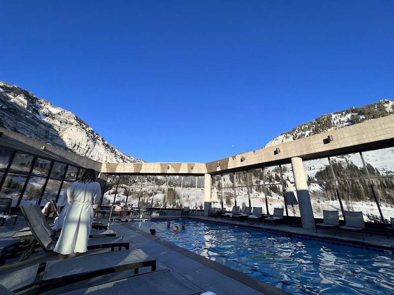 Cliff Lodge — Cliff area (near Children’s Beach)