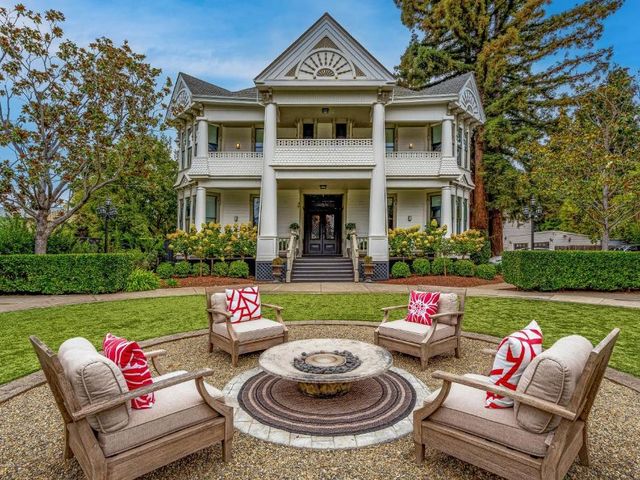 White House Napa — 900 m away from BottleRock Napa Valley