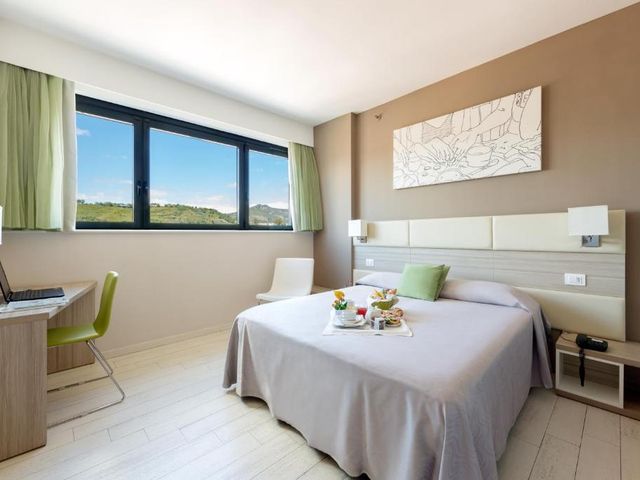 Hotel Cristina — 1.2 km away from Stadio Diego Armando Maradona