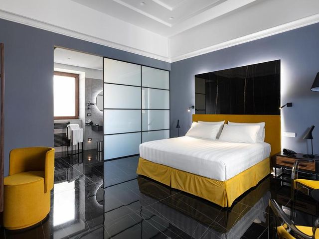 Hotel Poerio 25 Boutique Stay — 900 m away from Castel dell'Ovo