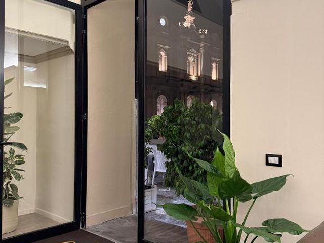 Hotel Santuario Pompei — 350 m away from Pompeii
