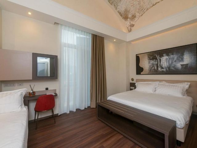Hotel Vittoria — 900 m away from Pompeii