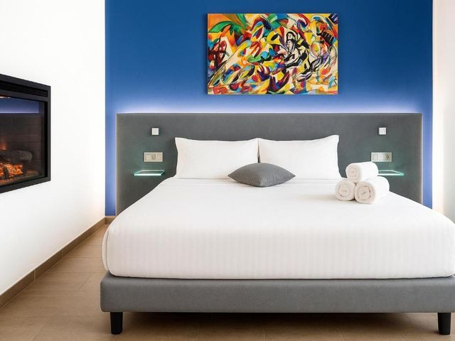 Sanfelice 33 Luxury Suites — 450 m away from University of Naples Federico II