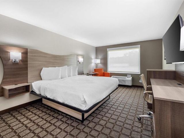 Best Western Manchester — 1.6 km away from Bonnaroo Music and Arts Festival