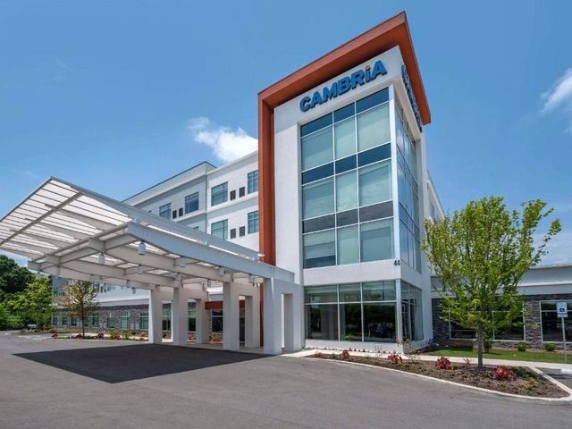 Cambria Hotel Nashville Airport — 1.6 km from the airport