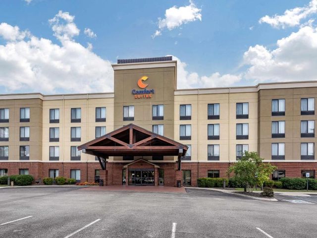 Comfort Suites Manchester near Arnold AFB — 1.8 km away from Bonnaroo Music and Arts Festival