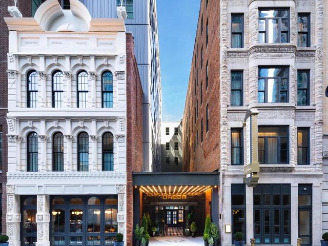 Dream Nashville, by Hyatt — 700 m away from CMA Fest