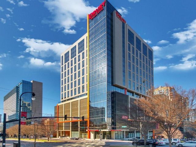 Drury Plaza Hotel Nashville Downtown — 450 m away from Bridgestone Arena