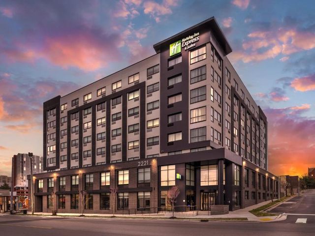 Holiday Inn Express & Suites Nashville West End - Univ Area by IHG — 200 m away from Vanderbilt University