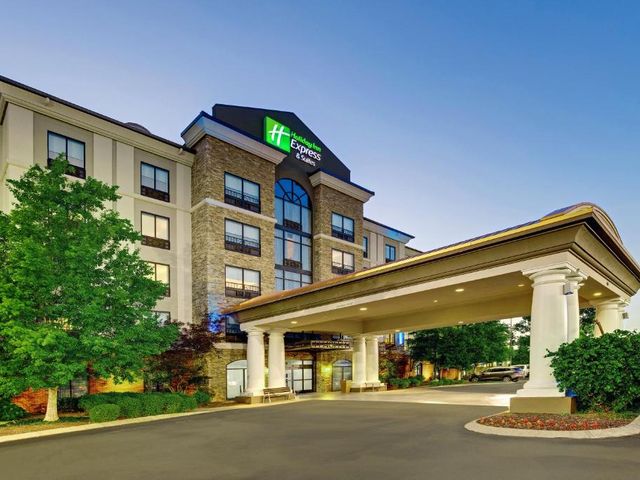 Holiday Inn Express Nashville-Opryland by IHG — 300 m away from Music City Center