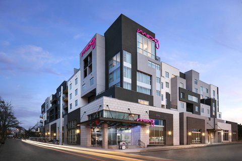 Moxy Nashville Vanderbilt — Vanderbilt / Midtown