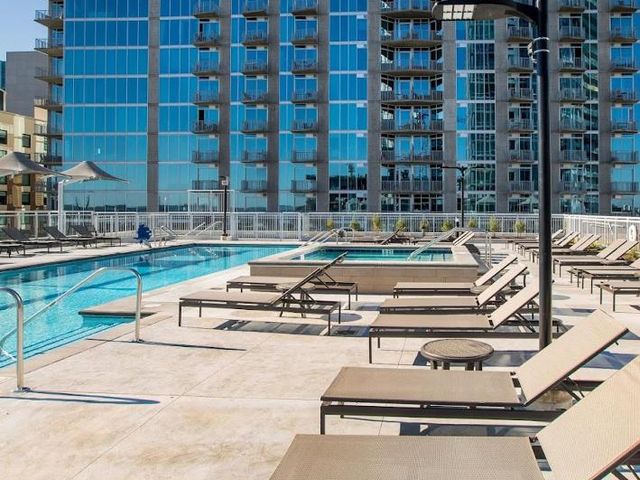 Placemakr Premier SoBro — 800 m away from CMA Fest