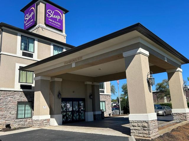Sleep Inn & Suites Manchester near Arnold AFB — 2.2 km away from Bonnaroo Music and Arts Festival