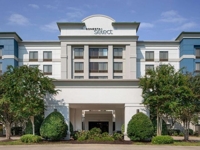 Sonesta Select Nashville Airport Suites — 1.6 km from the airport