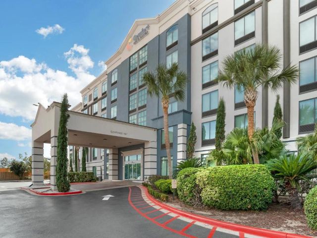 Comfort Inn & Suites New Orleans Airport North — 1.7 km from the airport