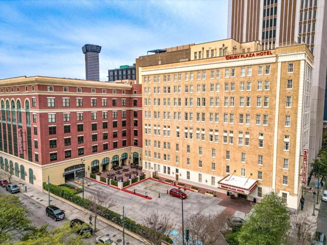 Drury Plaza Hotel New Orleans — 900 m away from Caesars Superdome