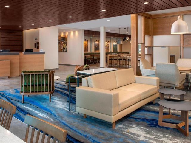 Fairfield Inn & Suites by Marriott New Orleans Metairie — 4.4 km away from Ochsner Medical Center
