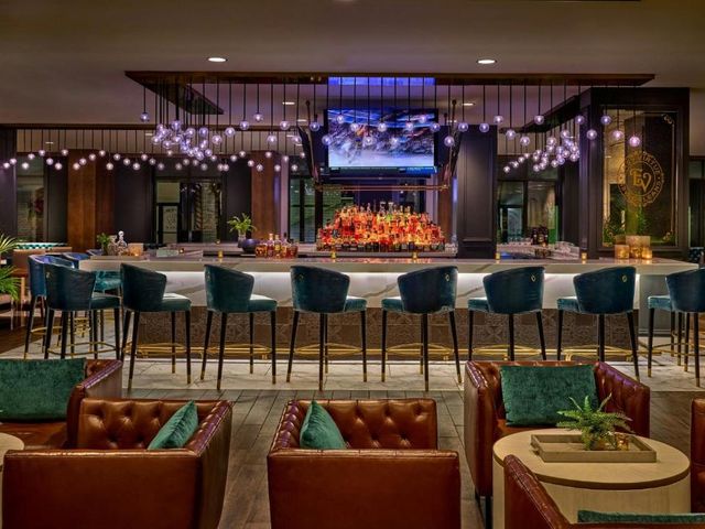 New Orleans Marriott Warehouse Arts District — 450 m away from Ernest N. Morial Convention Center