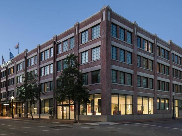 Renaissance New Orleans Arts Warehouse District Hotel — 800 m away from Ernest N. Morial Convention Center