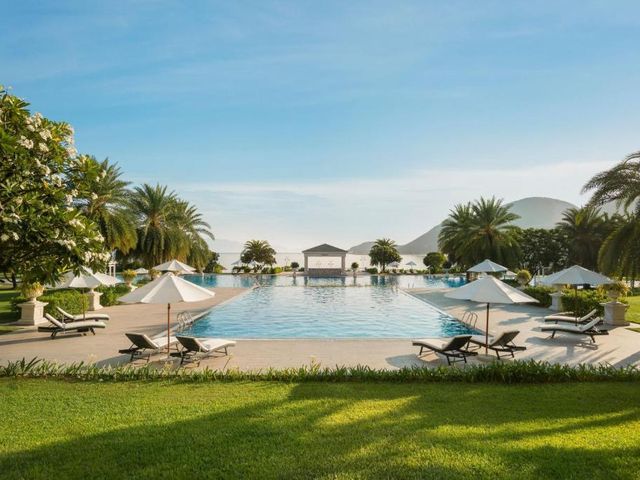 Nha Trang Marriott Resort & Spa, Hon Tre Island — 1.5 km away from Vinpearl Nha Trang