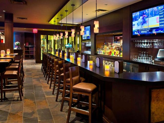 Courtyard by Marriott Niagara Falls — 300 m away from Skylon Tower Niagara Falls