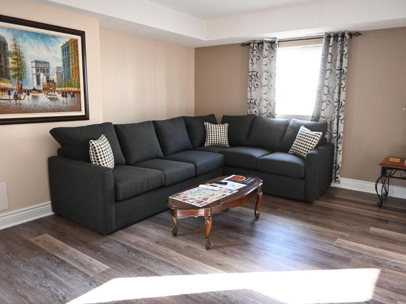 Elegant Downtown Niagara Falls Apartment — Downtown Niagara Falls