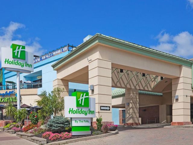 Holiday Inn Niagara Falls-By the Falls by IHG — 400 m away from Skylon Tower Niagara Falls