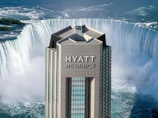 Hyatt Regency Niagara Falls Fallsview — 300 m away from Niagara Falls Horseshoe Falls
