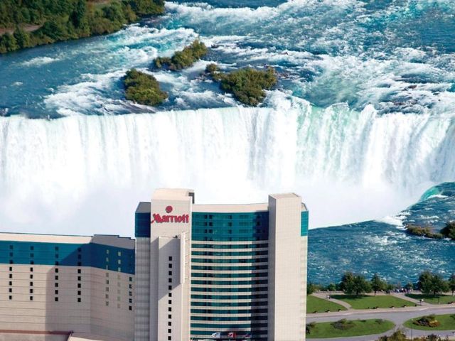 Niagara Falls Marriott Fallsview Hotel & Spa — 300 m away from Niagara Falls Horseshoe Falls