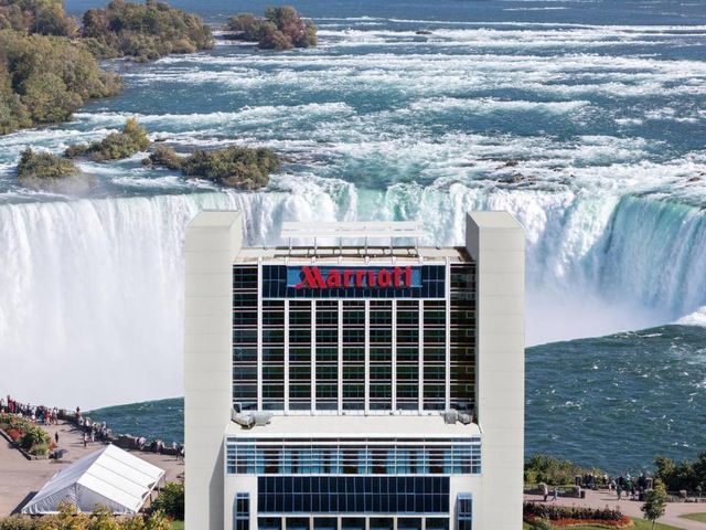 Niagara Falls Marriott on the Falls — 400 m away from Niagara Falls Horseshoe Falls