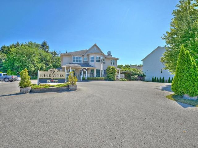 Nine Vines Hotel — 1.4 km away from Niagara-on-the-Lake from Niagara Falls