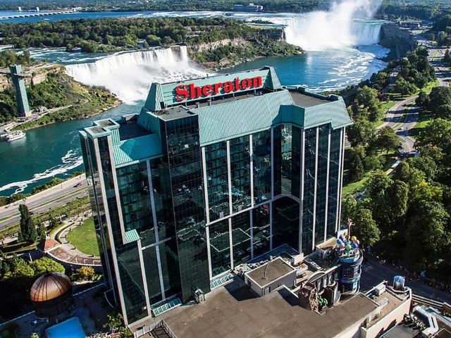 Sheraton Fallsview Hotel — 600 m away from Maid of the Mist Niagara Falls