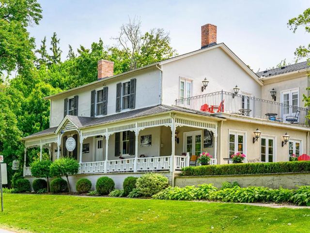The Old Bank House — 300 m away from Niagara-on-the-Lake from Niagara Falls