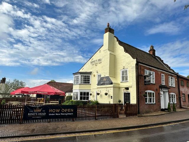Kings Head Coltishall — 2.9 km away from Wroxham Broad Norfolk Broads