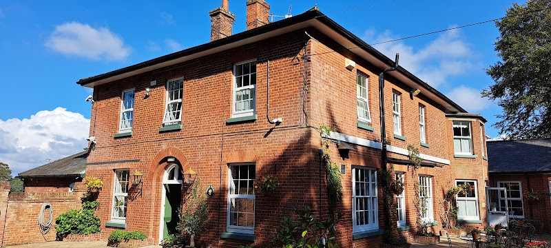 The Salhouse Lodge — Vicarage Rd