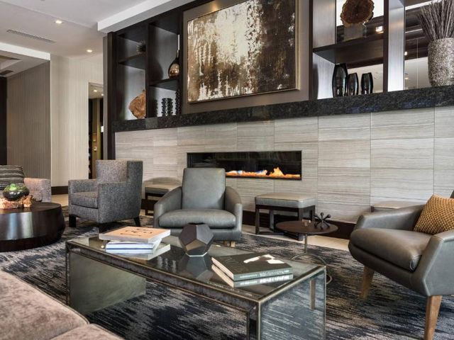 Courtyard by Marriott Edgewater NYC Area — 2.7 km away from Columbia University
