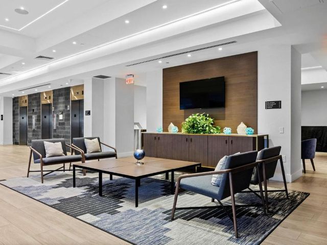 DoubleTree by Hilton New York JFK Airport — 2.7 km from the airport
