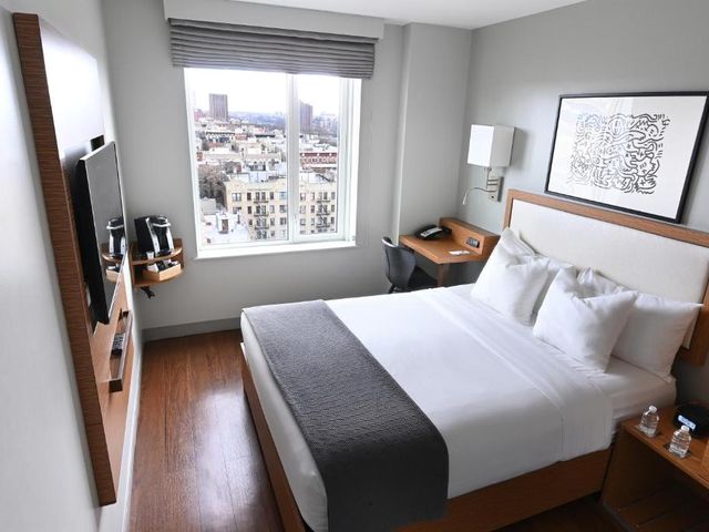 Edge Hotel Washington Heights — 1.5 km away from Yankee Stadium