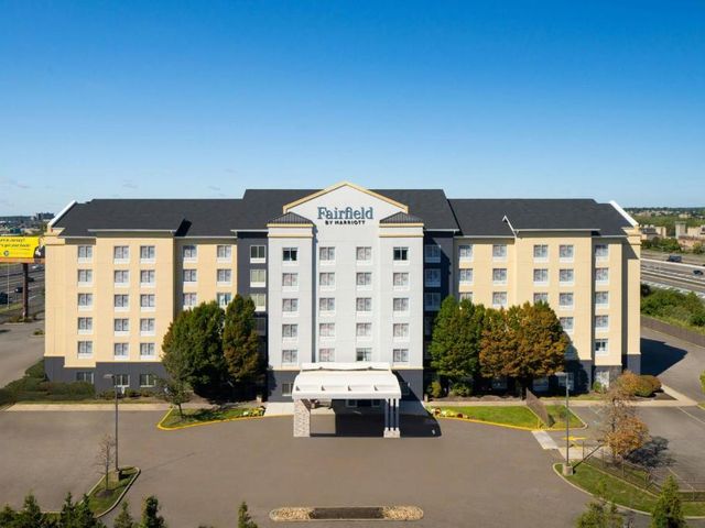 Fairfield Inn & Suites by Marriott Newark Liberty International Airport — 2.6 km away from Prudential Center