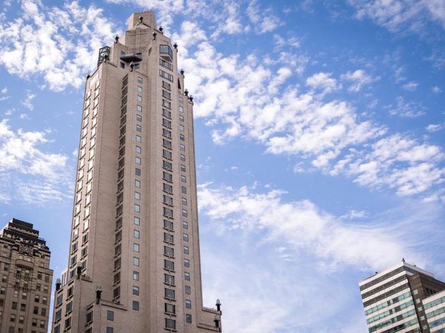 Four Seasons Hotel New York — 1.3 km away from Memorial Sloan Kettering Cancer Center
